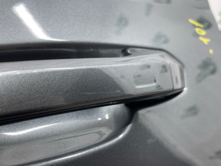 Audi / A6 / Дверь боковая