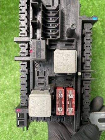 Mercedes-Benz / E-Class / Блок предохранителей SAM
