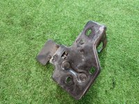 Audi / Q7 / Крюк замка капота