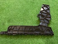 Audi / A6 / Направляющая бампера