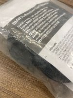 BMW / X5 / Крепление ковриков