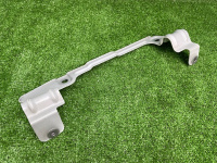 Audi / A6 / Кронштейн крыла