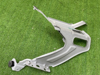 Audi / A6 / Кронштейн крыла