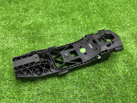 Volkswagen / Touareg / Кронштейн ручки двери