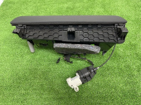 Audi / Q7 / Бардачок