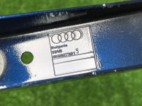Audi / A6 / Петля крышки багажника