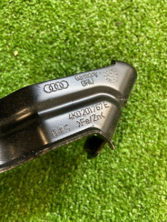Audi / A6 / Кронштейн