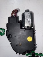 Audi / Q7 / Моторчик люка