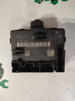 Volkswagen / Touareg / Блок управления двери