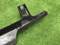 Volkswagen / Touareg / Кронштейн бампера