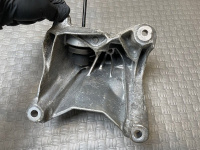 Audi / A6 / Кронштейн двигателя
