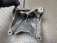 Audi / A6 / Кронштейн двигателя