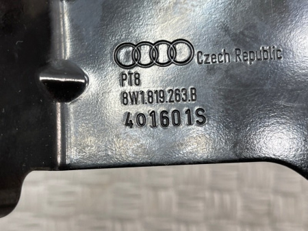 Audi / A4 / Кронштейн