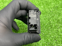 Audi / Q7 / Кнопка крышки багажника