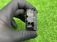 Audi / Q7 / Кнопка крышки багажника