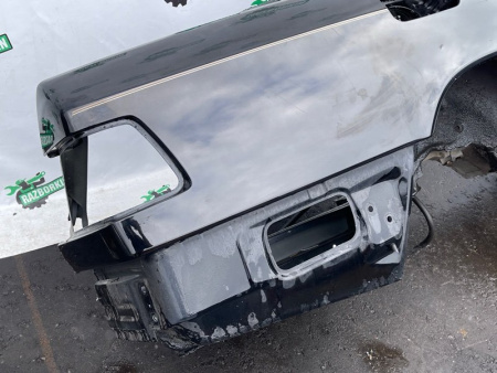 Mercedes-Benz / 300E / Крыло