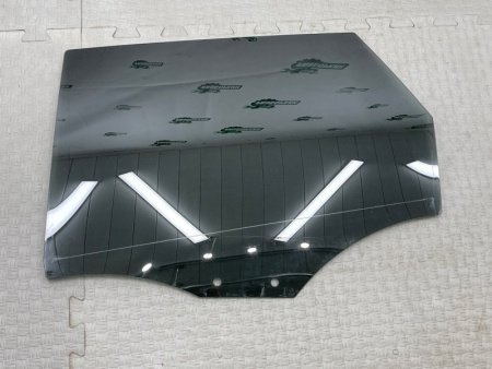 Audi / A6 / Стекло двери