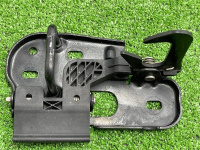 Volkswagen / Touareg / Крюк капота