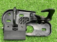 Volkswagen / Touareg / Крюк капота