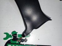 Audi / A6 / Накладка петли багажника