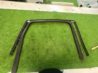 Volkswagen / Touareg / Направляющая стекла двери Volkswagen / Touareg / Направляющая стекла двери