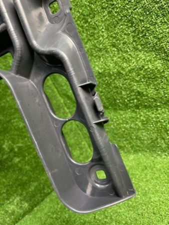 BMW / M6 / Крепление бампера