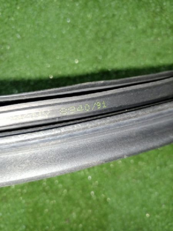 Volvo / S60 / Уплотнитель двери