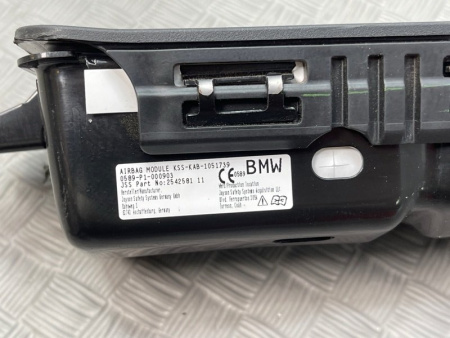 BMW / 3-Series / Подушка безопасности в колени