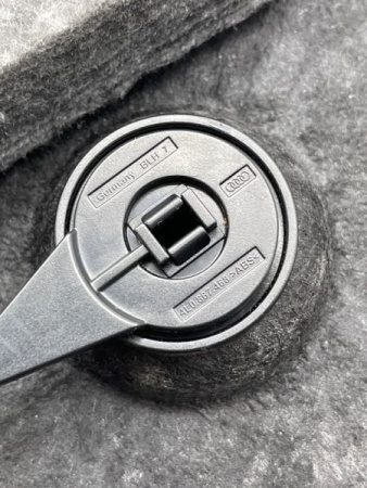 Audi / A6 / Обшивка багажника