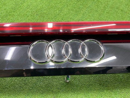 Audi / Q8 / Фонарь задний