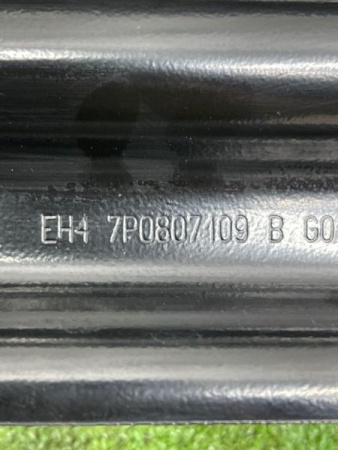 Volkswagen / Touareg / Усилитель бампера