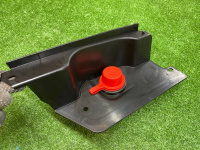 BMW / X1 / Крышка аккумулятора