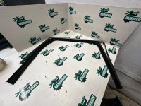 Volkswagen / Touareg / Направляющая стекла двери