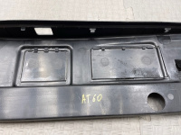 Mercedes-Benz / 300E / Обшивка багажника