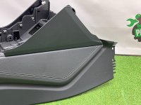 Audi / A6 / Консоль центральная