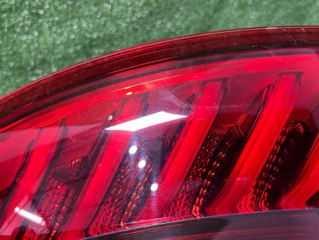 Audi / SQ8 / Фонарь задний