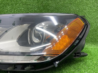 Volkswagen / Touareg / Фара