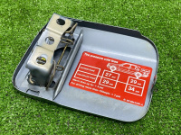 Mercedes-Benz / 190e / Крышка лючка бензобака