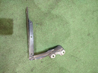 Audi / A6 / Петля капота