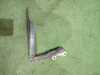 Audi / A6 / Петля капота