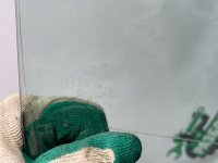 Mercedes-Benz / 190e / Стекло двери