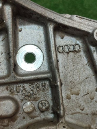 Audi / Q5 / Кронштейн подрамника