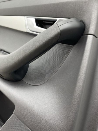 Audi / A6 / Обшивка двери