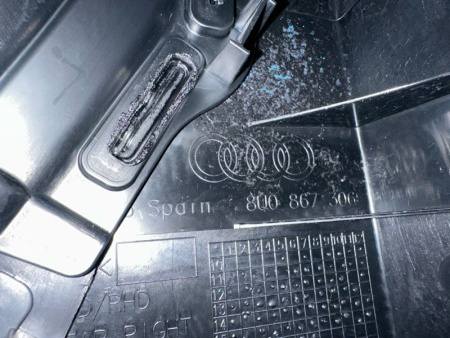 Audi / Q3 / Обшивка двери