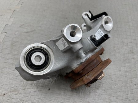 Audi / A6 / Кулак поворотный