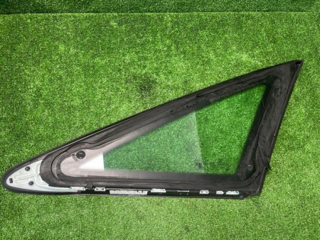 Audi / A6 / Стекло заднего крыла