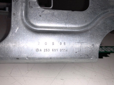 Mercedes-Benz / GLC 250d 4-matic / Кронштейн