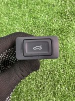Audi / Q7 / Кнопка крышки багажника