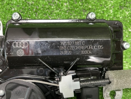 Audi / SQ8 / Замок багажника
