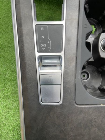 Audi / A7 / Накладка центральной консоли